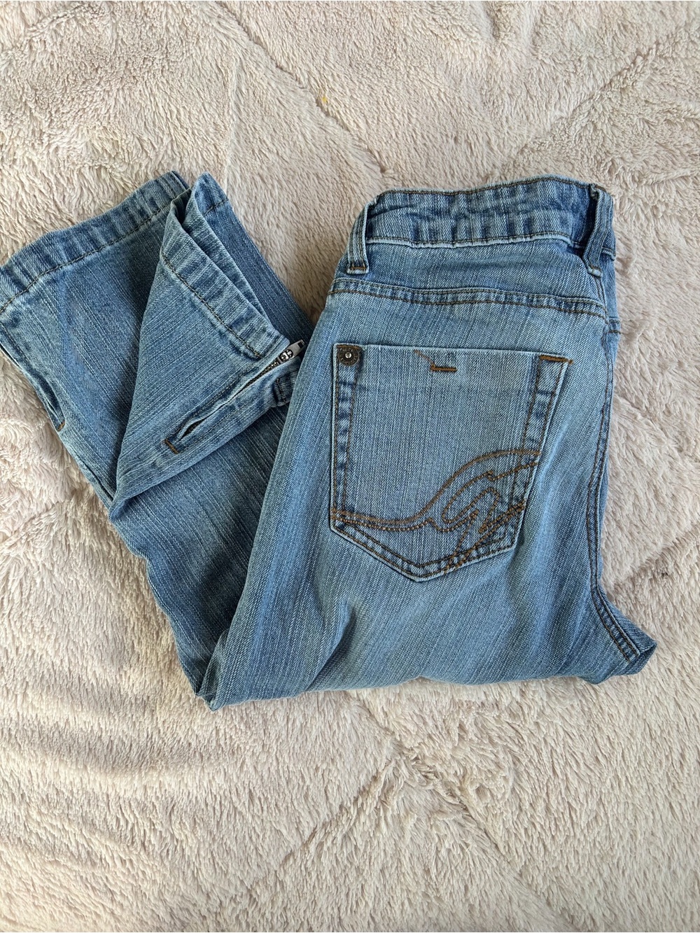 Garage Women's Light Blue Capri Jeans with Back Pocket Stitching
